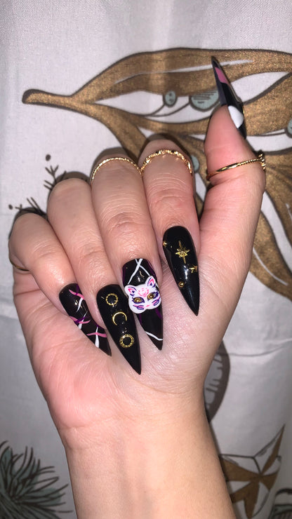 Black & White Kitsune Press On Nails