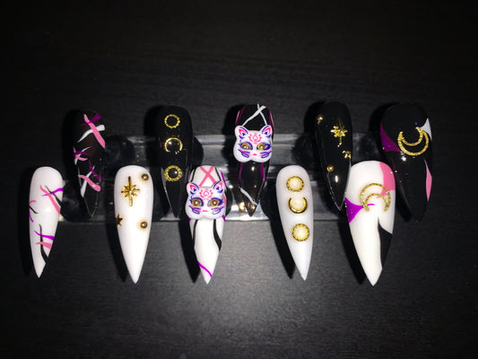 Black & White Kitsune Press On Nails